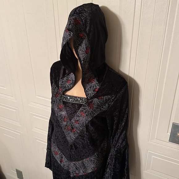 Pull over hooded robe w/extreme bell sleeves and sparkly red spiders/web design - Picture 1 of 10